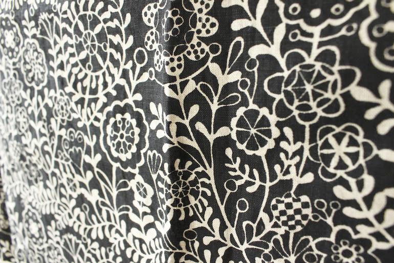 LINNETリネンプリント <br />
        チェコへの憧れブラック×Flax